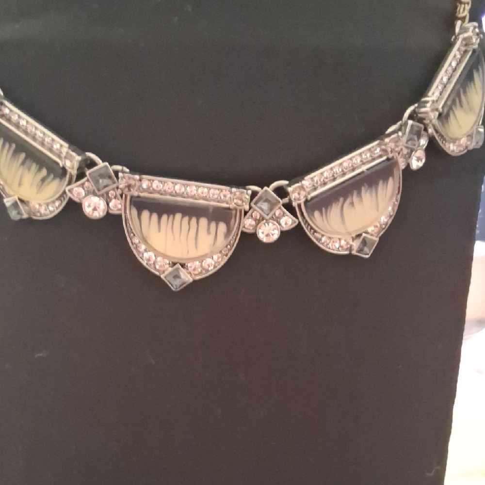 Chloe & Isabel Vntg Silver and Cream Festoon Necklace